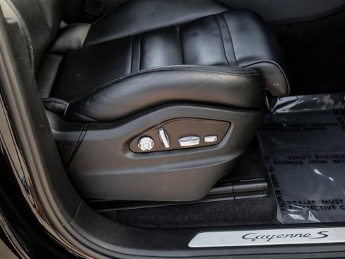 Used 2020 Porsche Cayenne S image 33