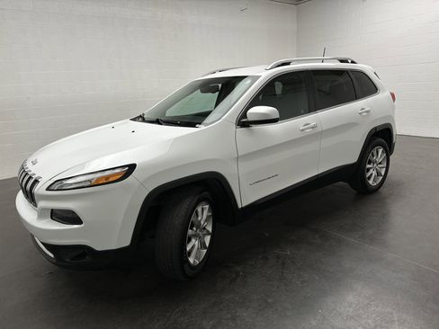 Used 2018 Jeep Cherokee Limited image 4