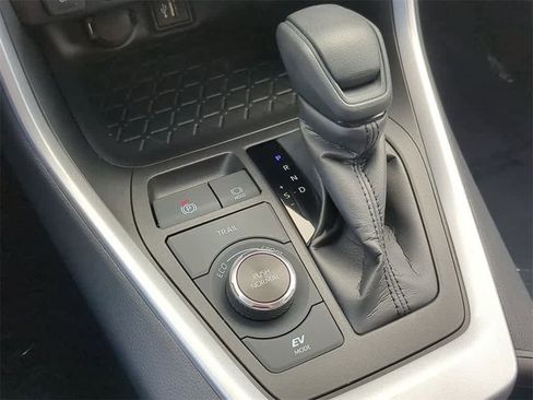 Used 2023 Toyota RAV4 XLE w/ Convenience Package image 29