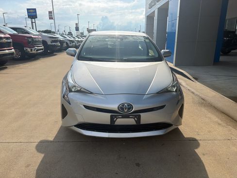 Used 2018 Toyota Prius Two w/ Prius Two Safety Plus Package FWD image 9