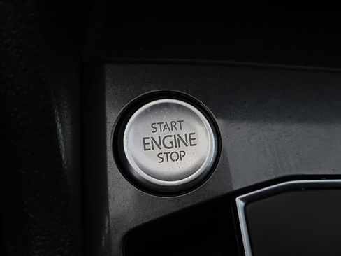 Used 2019 Volkswagen Tiguan SE w/ Panoramic Sunroof Package image 25