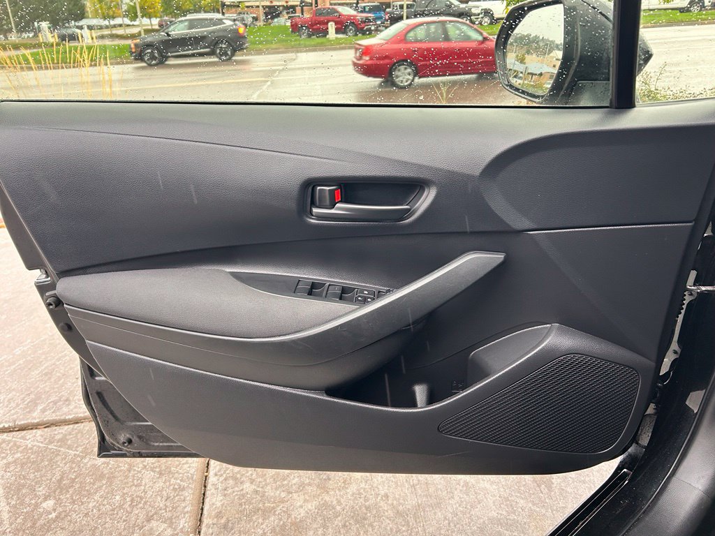 Used 2025 Toyota Corolla LE w/ Carpet Mat Package (TMS) FWD image 10