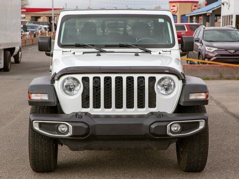 Used 2021 Jeep Gladiator Sport image 3