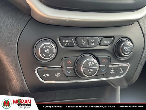 Used 2016 Jeep Cherokee Overland AWD/4WD image 22