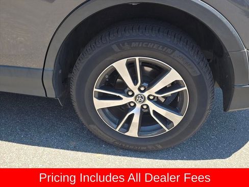 Used 2017 Toyota RAV4 XLE w/ Premium Special Value Package FWD image 5