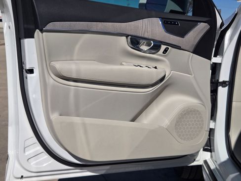 Used 2025 Volvo XC90 B5 Plus w/ Protection Package Premier image 11