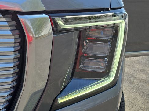 Used 2022 GMC Yukon XL Denali AWD/4WD image 33