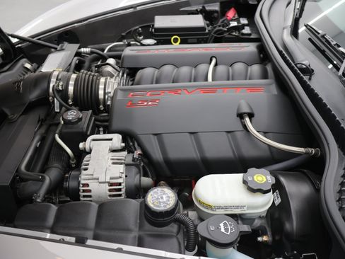 Used 2005 Chevrolet Corvette Coupe w/ Preferred Equipment Group RWD image 13
