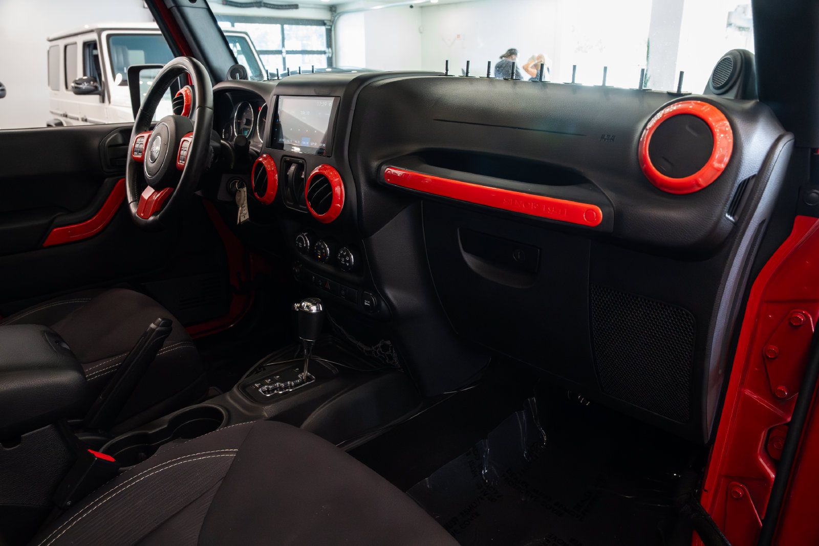 Used 2014 Jeep Wrangler Sahara w/ Dual Top Group AWD/4WD image 20