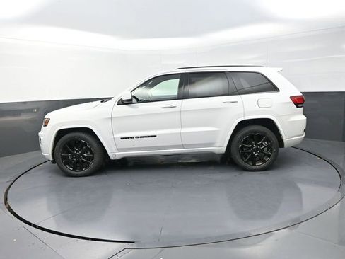 Used 2018 Jeep Grand Cherokee Altitude image 4