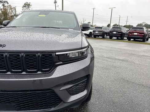 New 2025 Jeep Grand Cherokee Altitude image 9