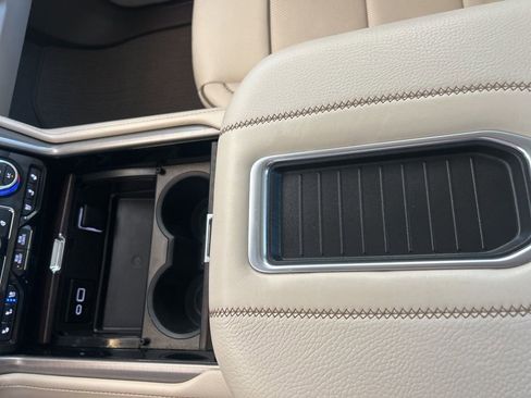 Used 2024 GMC Yukon Denali w/ Advanced Technology Package image 24