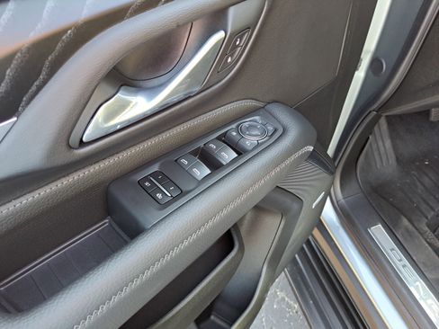 Used 2024 GMC Yukon Denali image 18