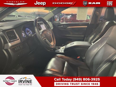 Used 2019 Toyota Highlander XLE image 17