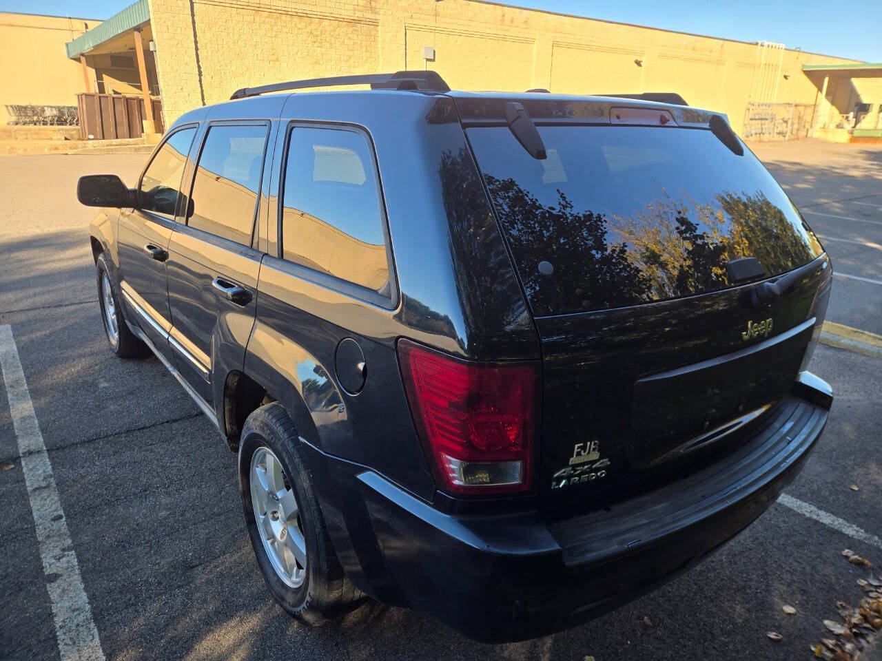 Used 2010 Jeep Grand Cherokee Laredo AWD/4WD image 6