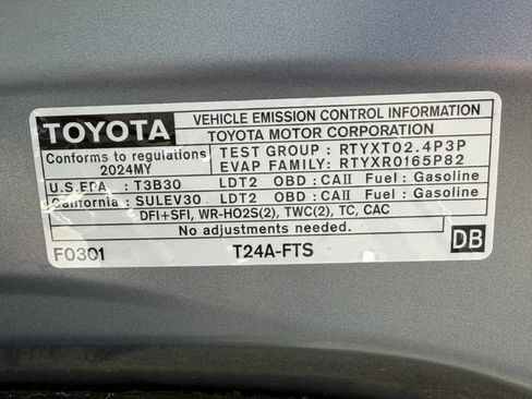 Used 2024 Toyota Highlander XLE FWD image 26