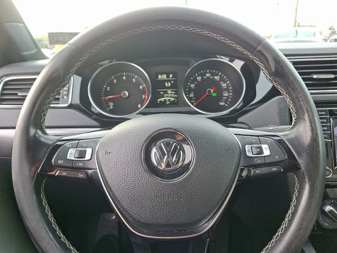 Used 2016 Volkswagen Jetta Sport image 18