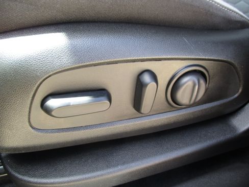 Used 2021 Chevrolet Equinox LT FWD image 31