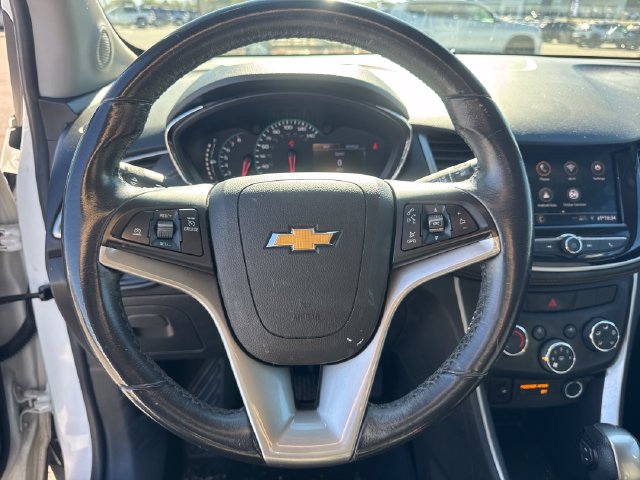 Used 2020 Chevrolet Trax LT w/ LT Convenience Package FWD image 24