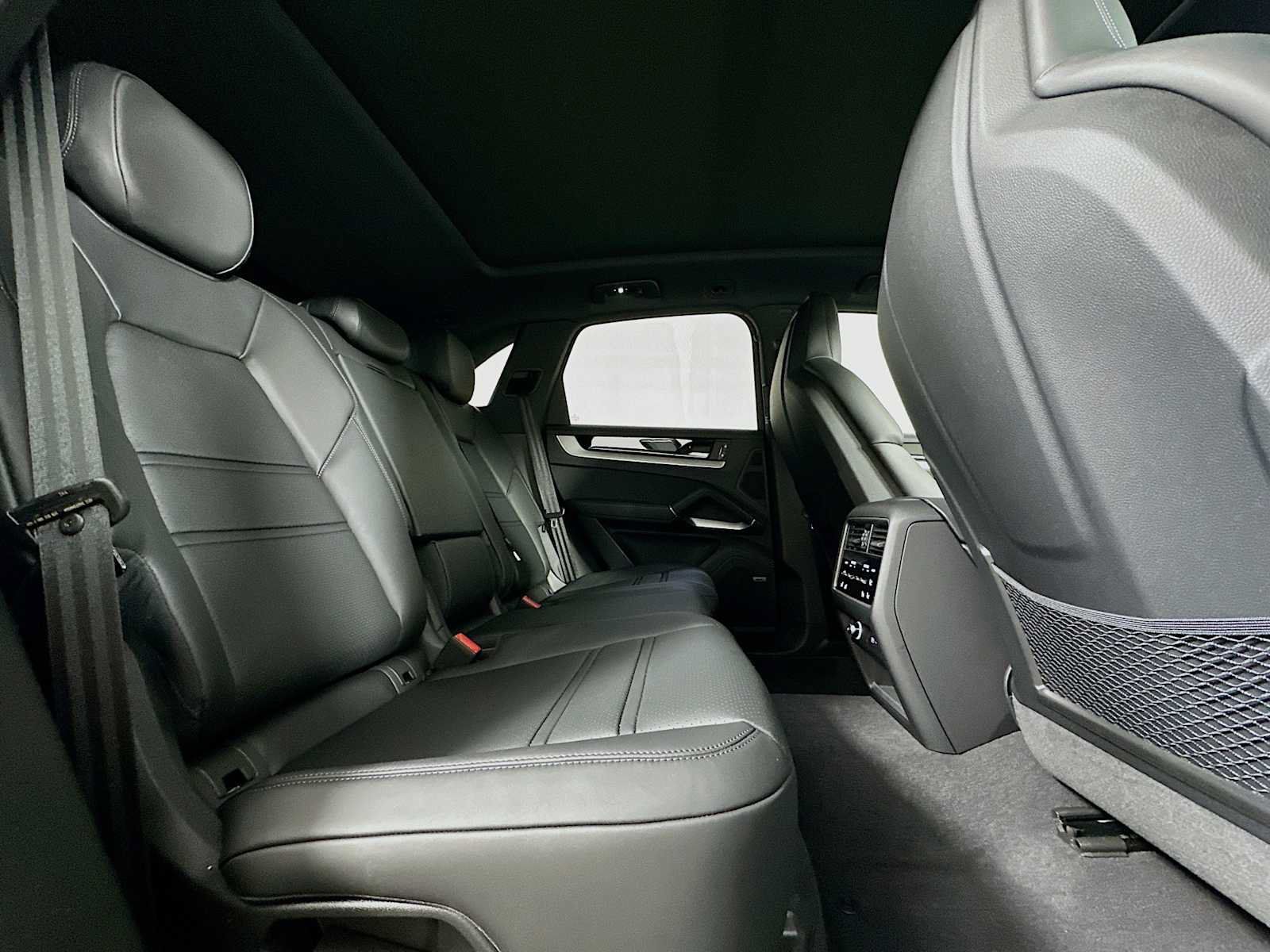 Used 2026 Porsche Cayenne AWD/4WD image 28