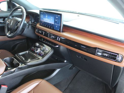 Used 2023 Lincoln Nautilus Reserve w/ Monochromatic Package image 18