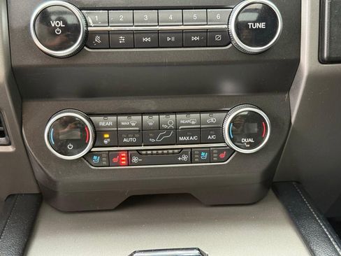Used 2020 Ford Expedition XLT w/ Equipment Group 202A AWD/4WD image 56