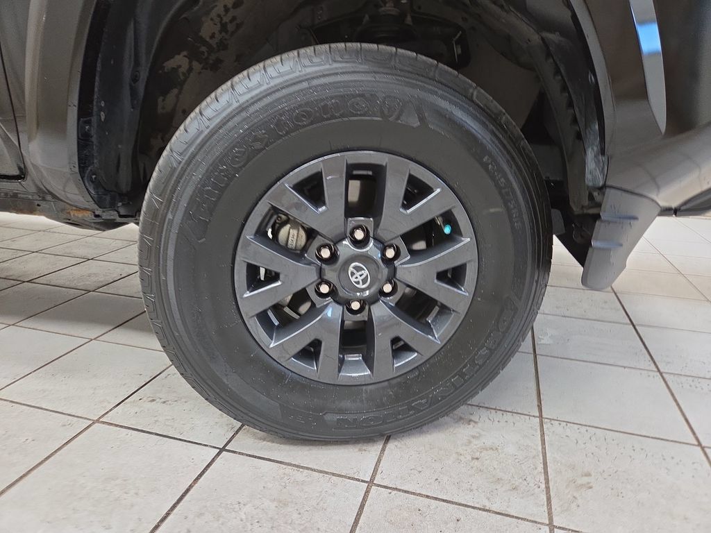 Used 2023 Toyota Tacoma SR5 AWD/4WD image 8