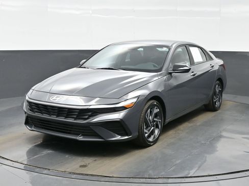 Certified 2025 Hyundai Elantra SEL image 1