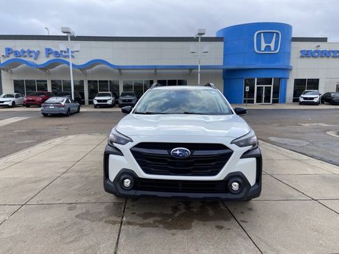 Used 2023 Subaru Outback Premium image 3