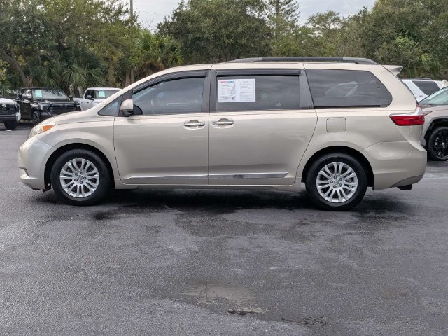 Used 2017 Toyota Sienna XLE FWD image 6