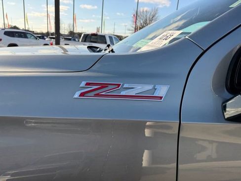 Used 2025 Chevrolet Suburban Z71 image 11