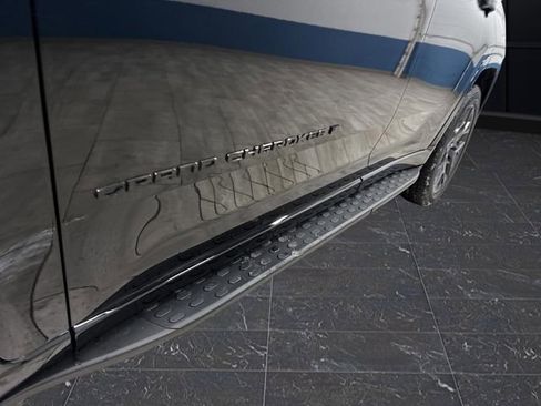 Used 2025 Jeep Grand Cherokee Summit w/ Obsidian Package image 38