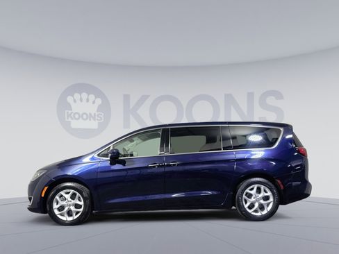 Used 2018 Chrysler Pacifica Touring Plus w/ Tire & Wheel Group image 2