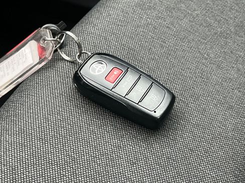 Used 2025 Toyota Camry LE image 23