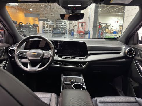 Used 2025 Chevrolet Equinox LT w/ Convenience Package II image 13