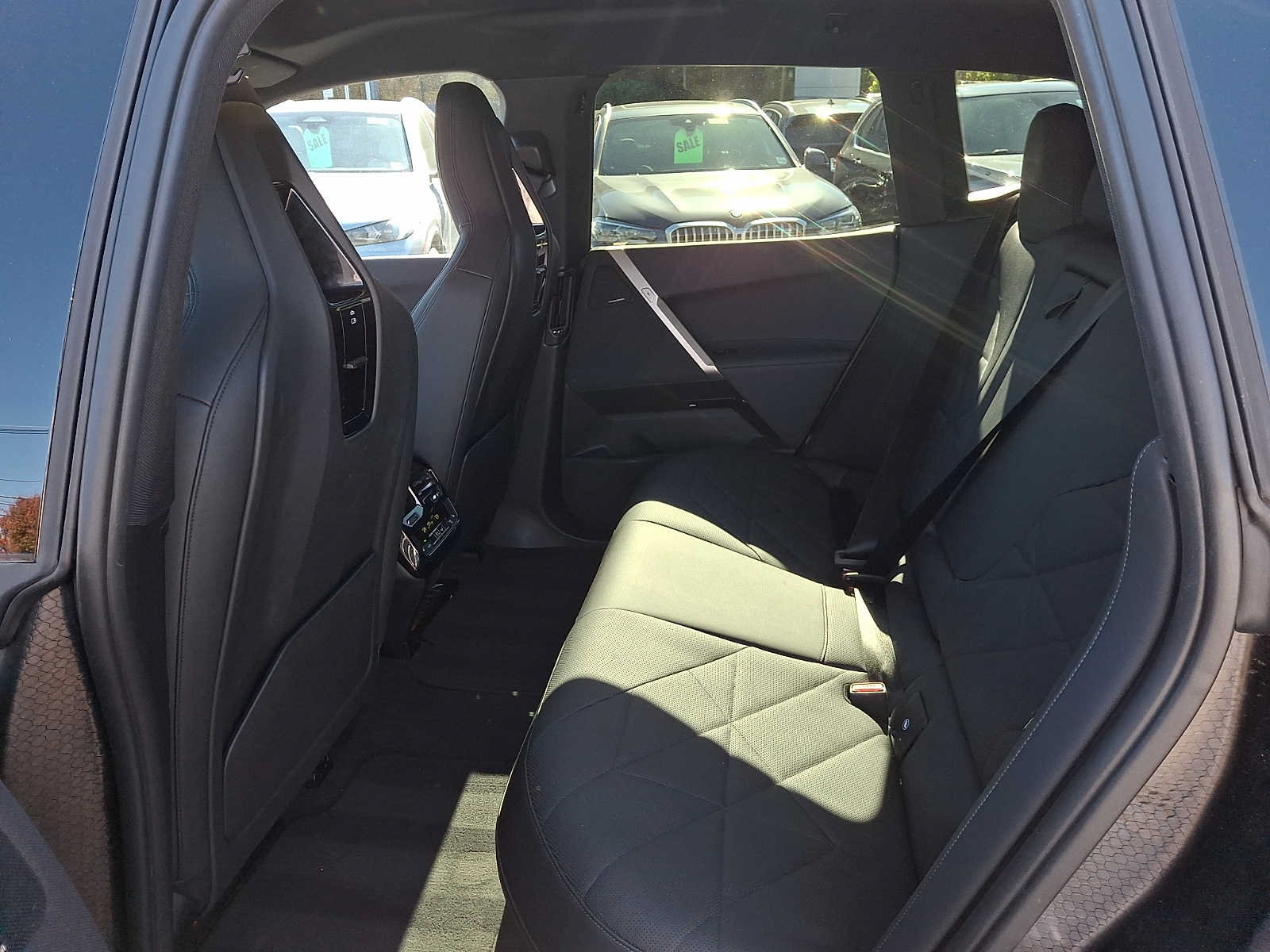 Used 2024 BMW iX xDrive50 w/ Premium Package AWD/4WD image 11