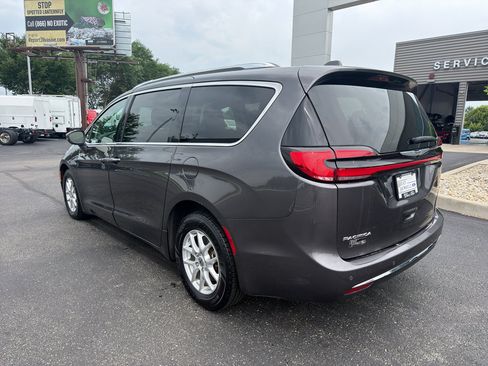 Used 2021 Chrysler Pacifica Touring-L FWD image 8