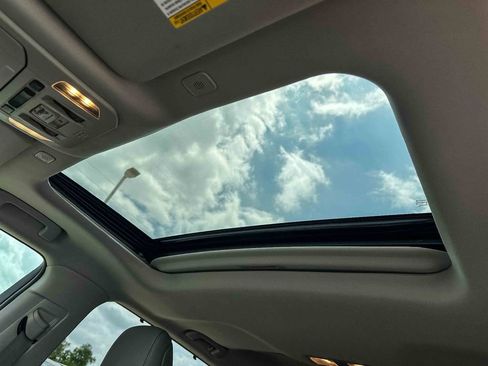 Used 2023 Toyota Highlander Limited image 16