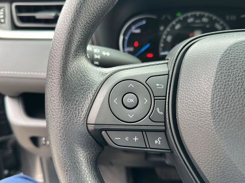 Certified 2025 Toyota RAV4 LE image 30