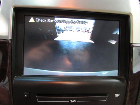 Used 2010 Cadillac Escalade Luxury AWD/4WD image 25