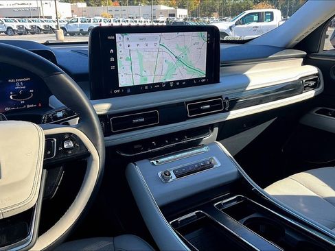 Used 2025 Lincoln Aviator Reserve w/ Jet Appearance Package image 6