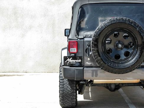 Used 2018 Jeep Wrangler Unlimited Sahara image 46