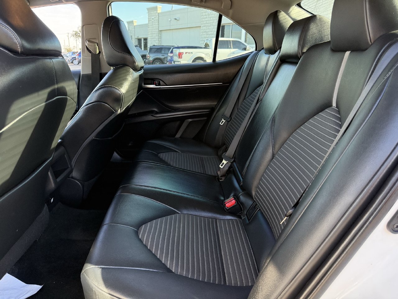 Used 2020 Toyota Camry SE FWD image 27