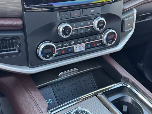 Used 2024 Ford Expedition Limited image 35