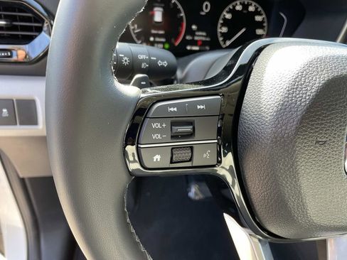 Used 2025 Honda Pilot EX-L image 17