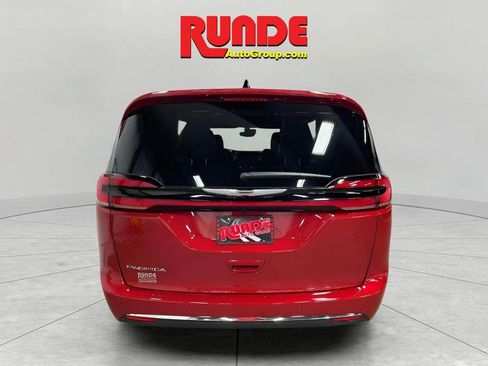 New 2026 Chrysler Pacifica Select image 4