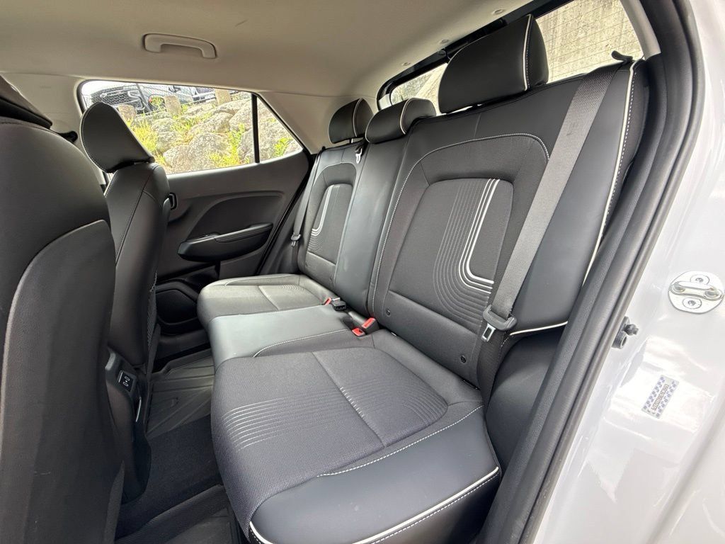 Certified 2024 Hyundai Venue Limited FWD image 20