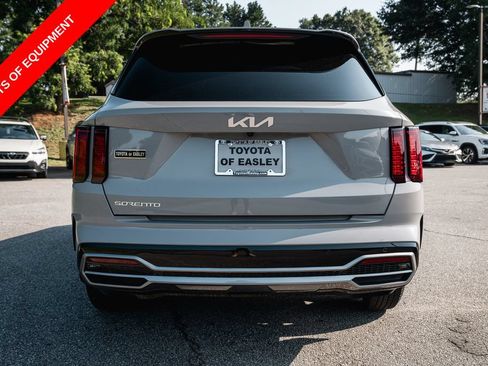 Used 2023 Kia Sorento EX w/ Panoramic Sunroof Package FWD image 6
