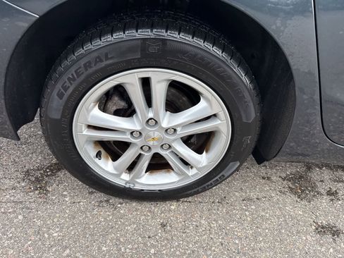 Used 2017 Chevrolet Cruze LT w/ Convenience Package image 11