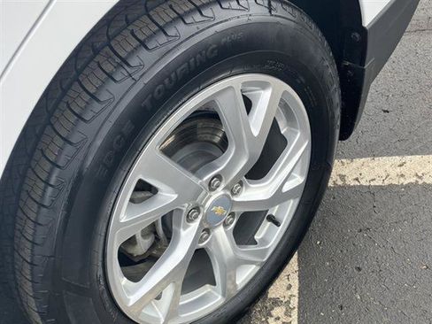 Used 2019 Chevrolet Equinox LT w/ Sun & Navigation Package image 17